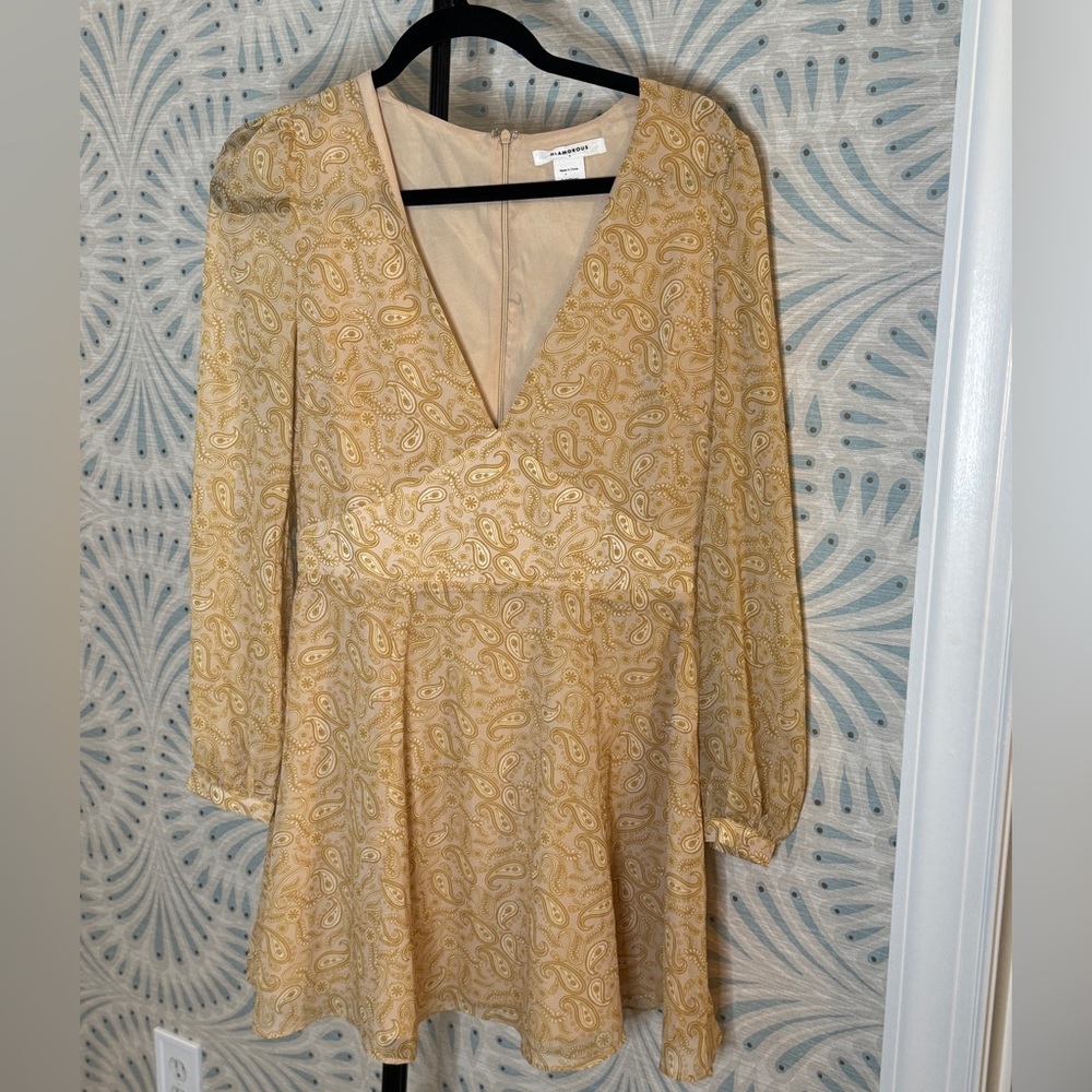 Glamorous Gold Paisley V-Neck Long Sleeve Dress